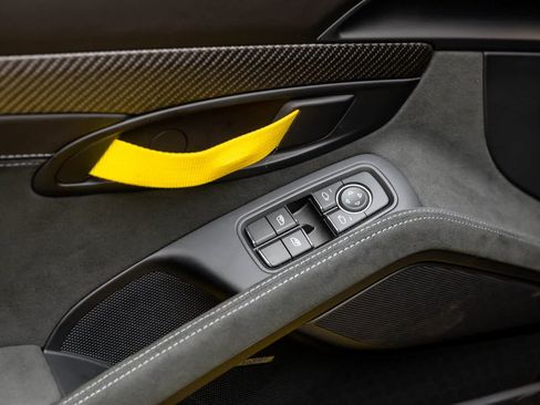 Used 2024 Porsche 718 Cayman GT4 RS image 21