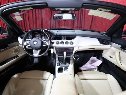 Used 2011 BMW Z4 sDrive30i image 16
