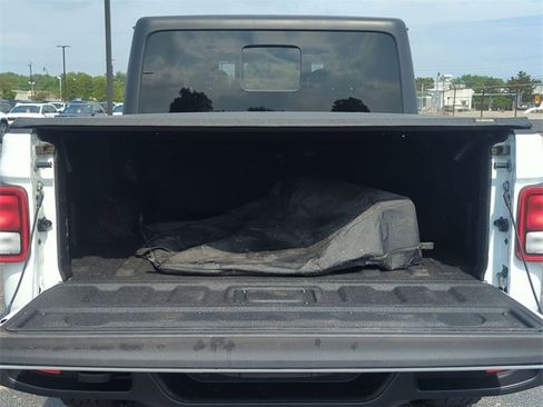 Certified 2021 Jeep Gladiator Willys image 23