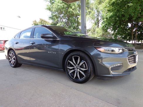 Used 2016 Chevrolet Malibu LT w/ Leather Package FWD image 3