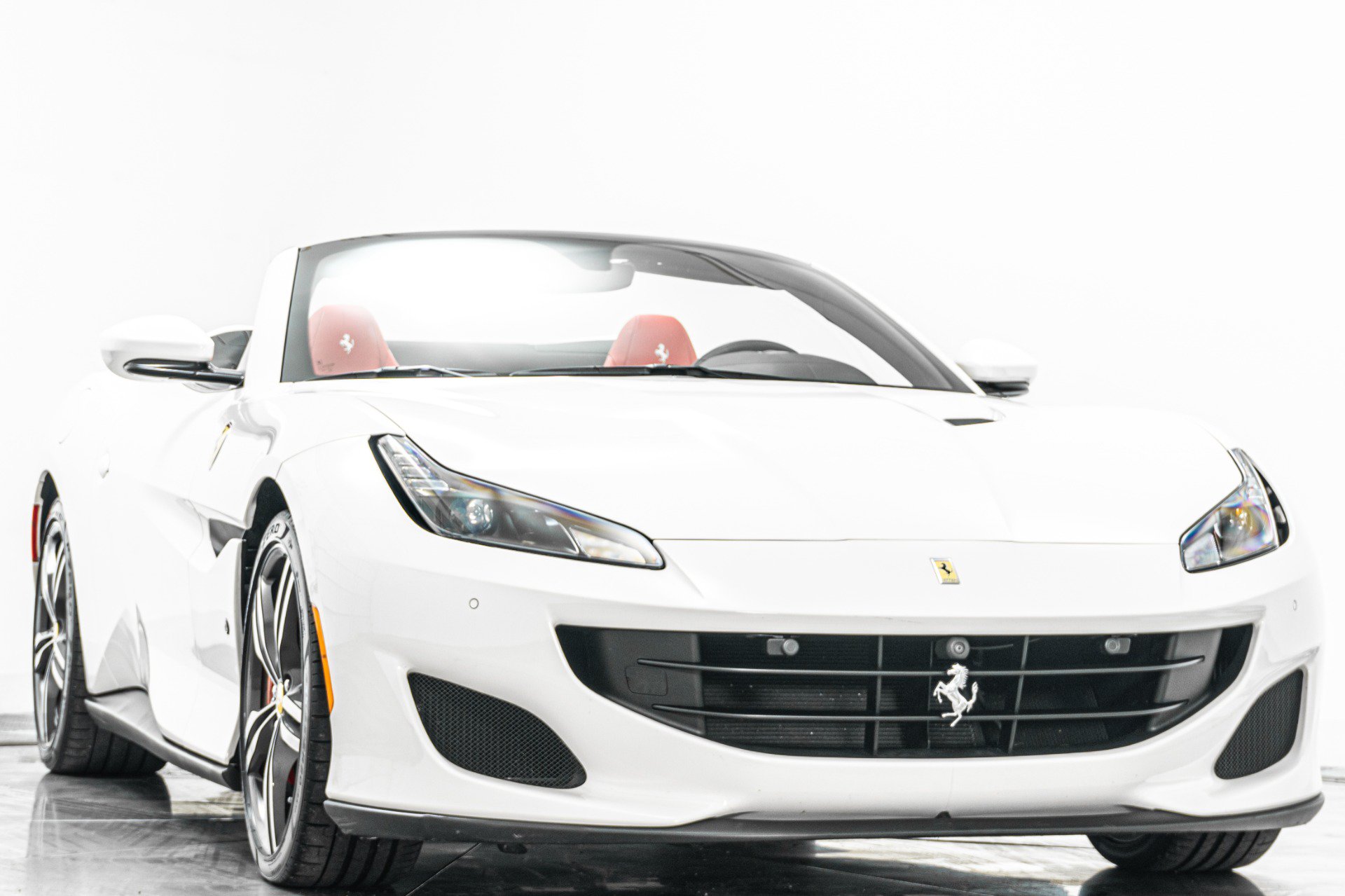 Used 2019 Ferrari Portofino RWD image 3