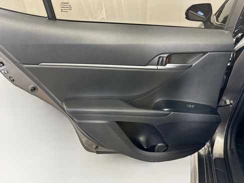 Used 2019 Toyota Camry SE image 24