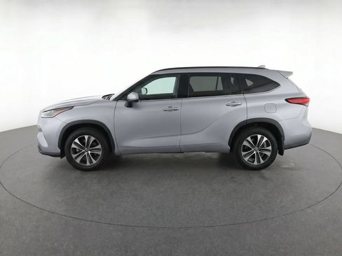 Certified 2025 Toyota Highlander XLE AWD/4WD image 6