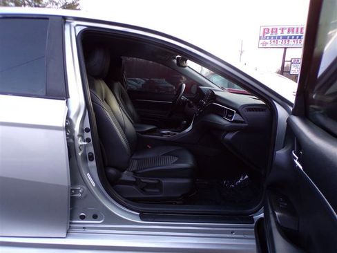 Used 2021 Toyota Camry SE w/ Convenience Package image 17