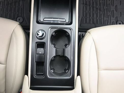 Used 2025 Lincoln Corsair AWD image 16
