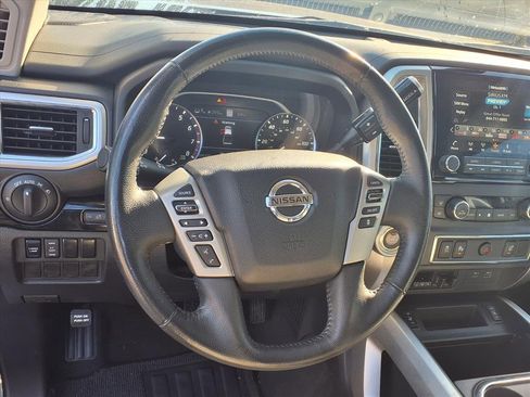 Used 2021 Nissan Titan SV w/ SV Convenience Package image 14