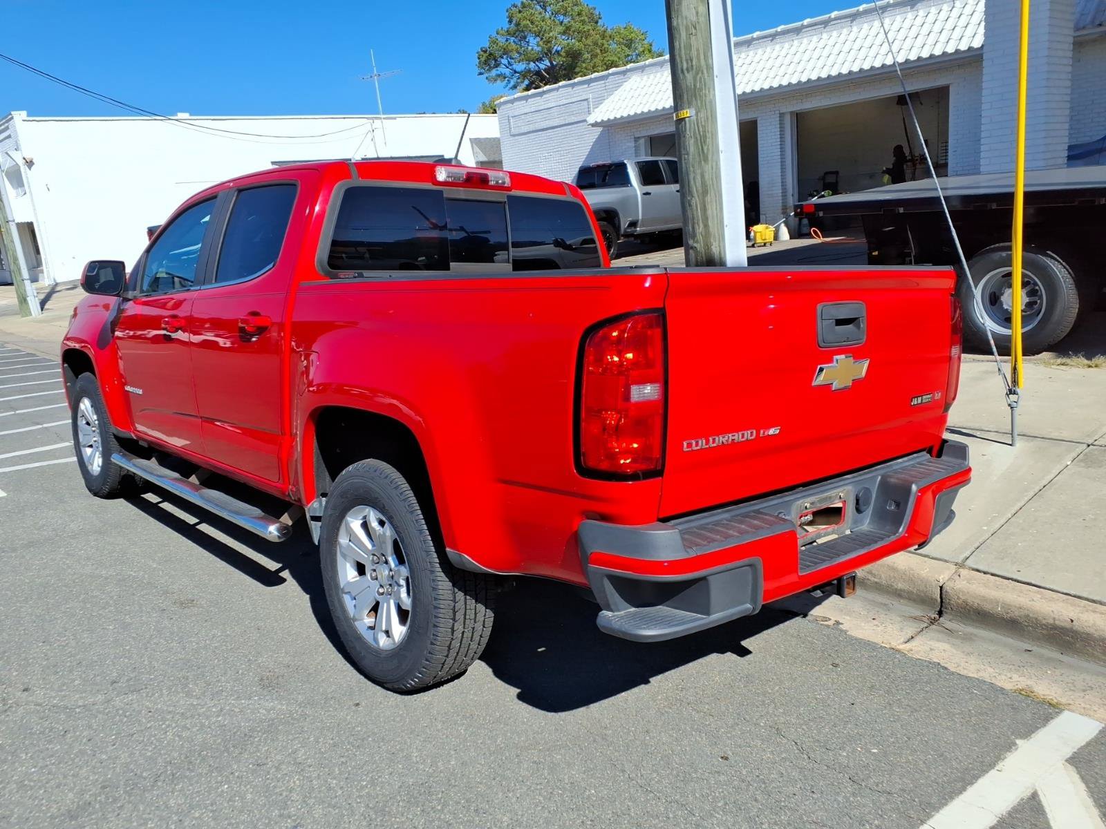 Used 2018 Chevrolet Colorado LT w/ LT Convenience Package RWD image 3