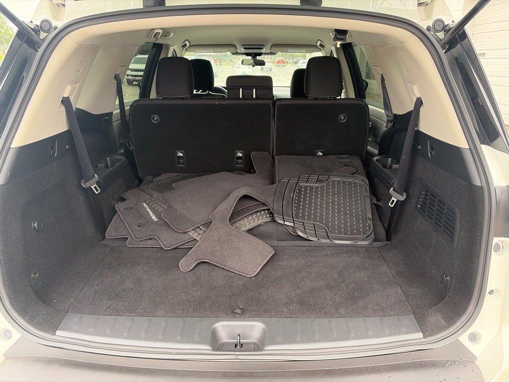 Used 2022 Nissan Pathfinder SV FWD image 17
