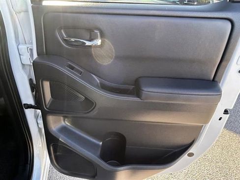 Used 2023 Nissan Frontier SV w/ SV Convenience Package image 21
