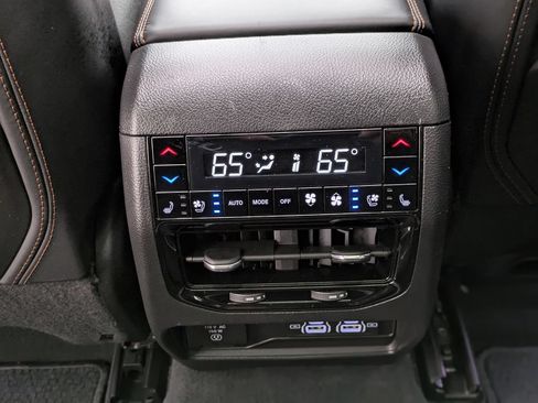 Used 2022 Jeep Grand Cherokee Summit AWD/4WD image 23