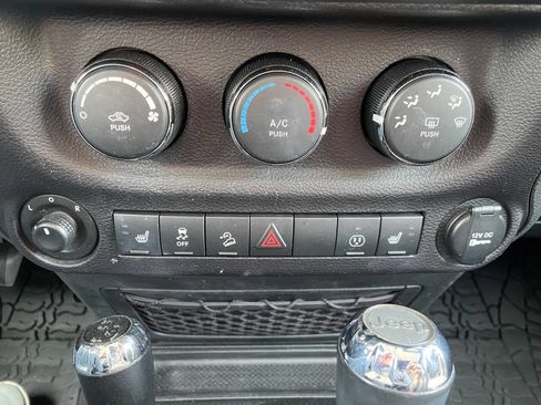 Used 2017 Jeep Wrangler Unlimited Sahara image 26