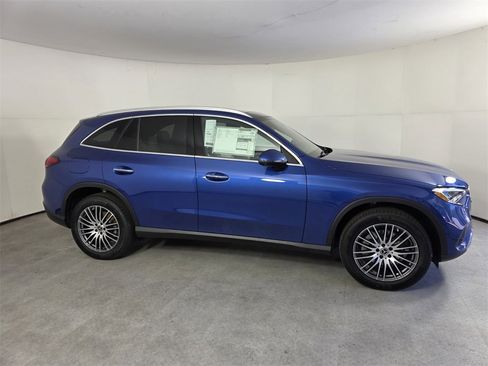 New 2026 Mercedes-Benz GLC 300 image 3