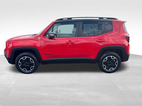Used 2017 Jeep Renegade Trailhawk AWD/4WD image 2