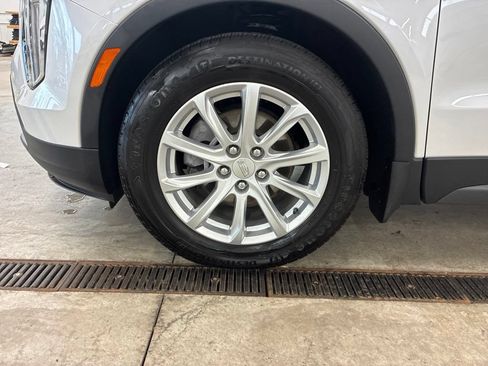 Used 2022 Cadillac XT4 Luxury w/ Cold Weather Package AWD/4WD image 28