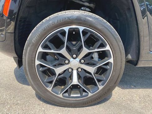 Used 2023 Jeep Grand Cherokee Summit AWD/4WD image 34