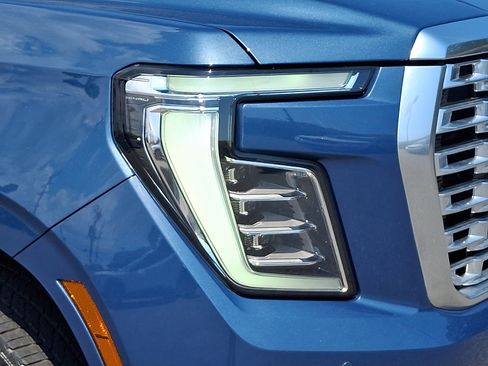 Used 2025 GMC Yukon XL Denali w/ Sun & Power Step Package AWD/4WD image 9