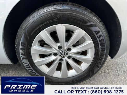 Used 2013 Volkswagen Beetle 2.5 image 21