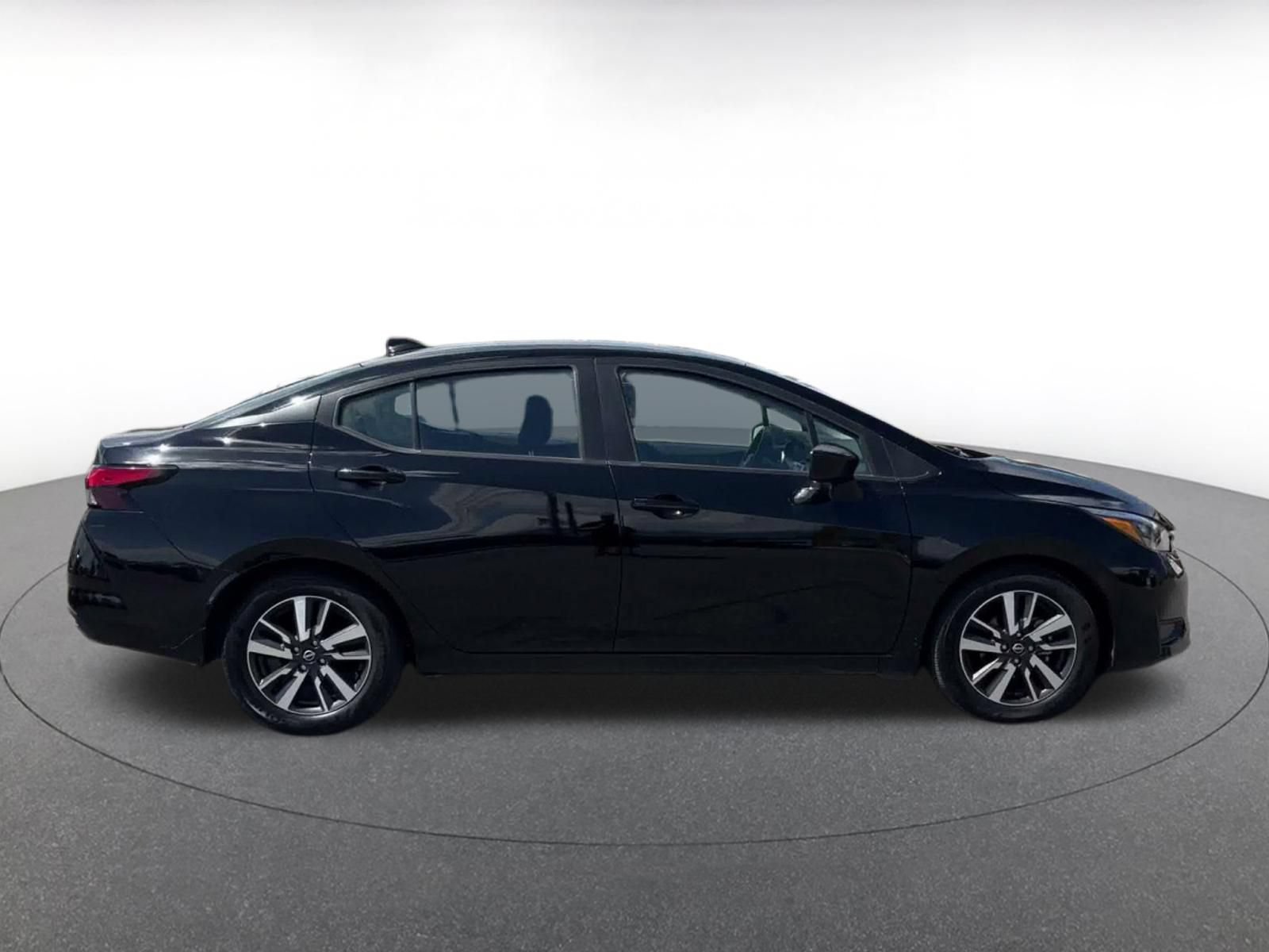 Used 2025 Nissan Versa SV FWD image 15