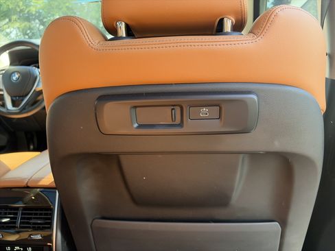 Used 2022 BMW X7 xDrive40i w/ Premium Package AWD/4WD image 44