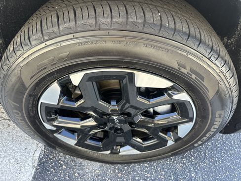 Used 2025 Kia Sorento S FWD image 6