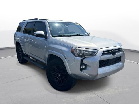 Used 2022 Toyota 4Runner SR5 Premium w/ Moonroof Package AWD/4WD image 4