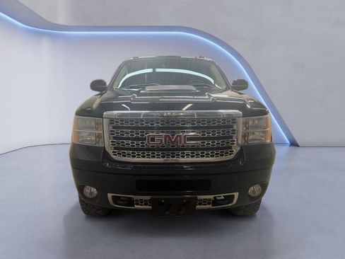 Used 2014 GMC Sierra 2500 Denali w/ Suspension Package, Off-Road image 2