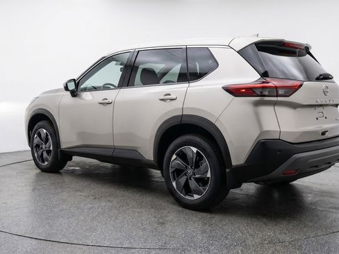 Used 2025 Nissan Rogue SV AWD/4WD image 5