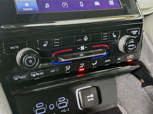 Certified 2022 Jeep Grand Cherokee L Laredo w/ Luxury Tech Group I AWD/4WD image 25