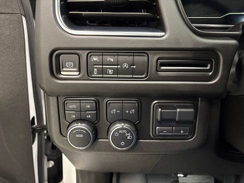 Used 2023 Chevrolet Suburban RST w/ Luxury Package AWD/4WD image 24