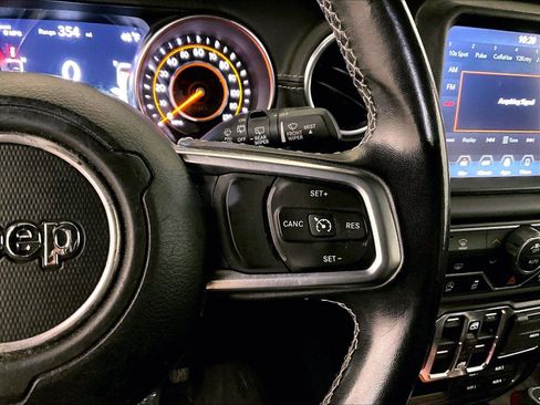 Used 2018 Jeep Wrangler Unlimited Sahara image 18