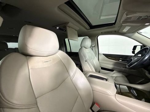 Used 2020 Cadillac Escalade ESV Premium Luxury AWD/4WD image 31