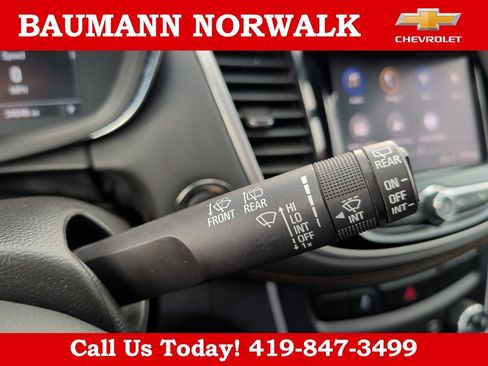 Used 2022 Chevrolet Trax LT w/ LT Convenience Package AWD/4WD image 29