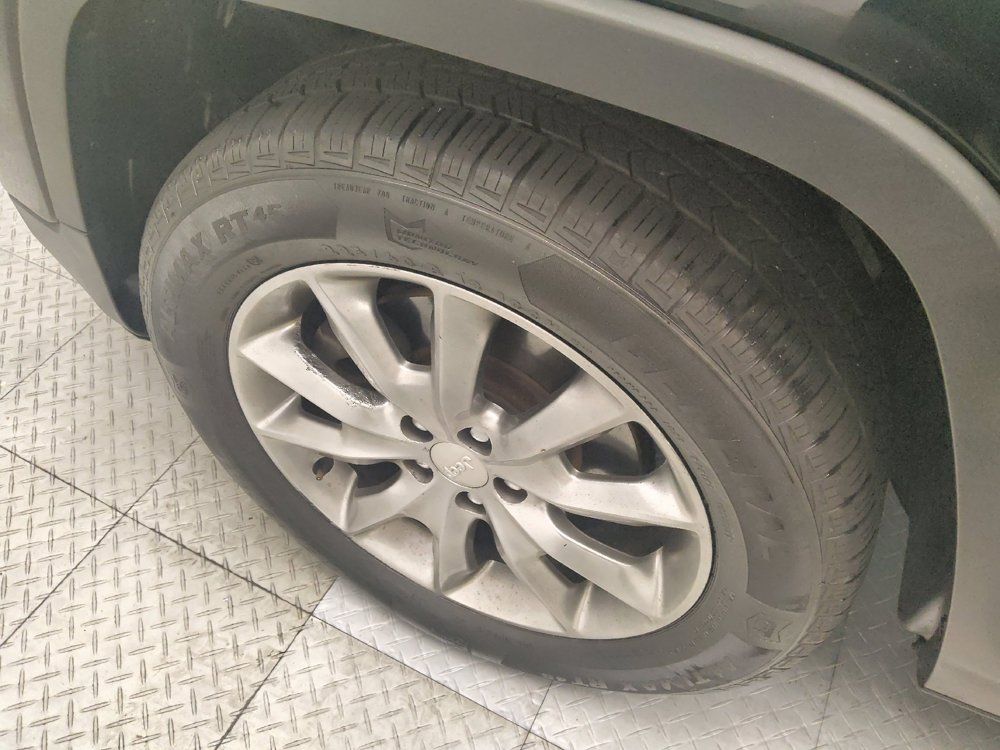 Used 2018 Jeep Cherokee Limited AWD/4WD image 31