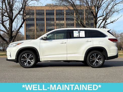 Used 2017 Toyota Highlander LE image 4