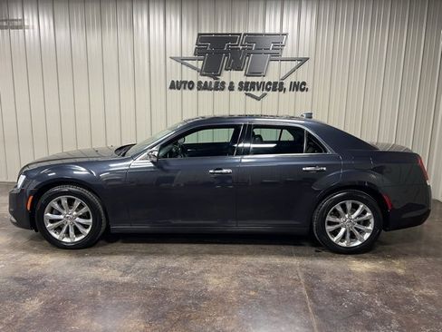 Used 2019 Chrysler 300 Limited w/ Safetytec Plus Group image 3