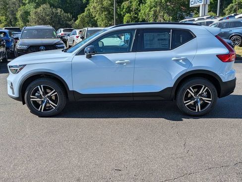 Used 2026 Volvo XC40 B5 Core AWD/4WD image 3