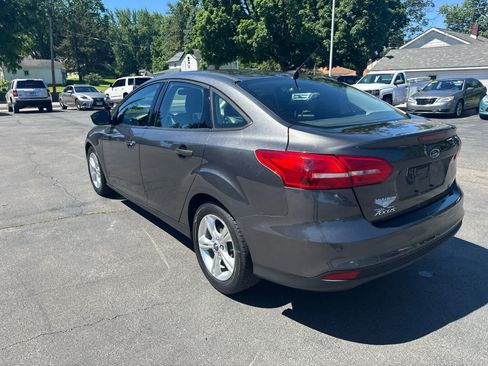 Used 2017 Ford Focus SE FWD image 5