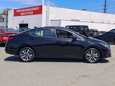 Used 2024 Nissan Versa SV FWD image 3