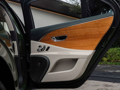 Certified 2024 Bentley Flying Spur W12 image 53