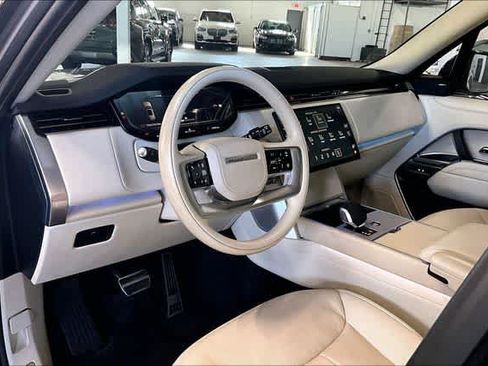 Used 2024 Land Rover Range Rover Long Wheelbase SE AWD/4WD image 17