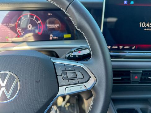 New 2026 Volkswagen Tiguan SE FWD image 16