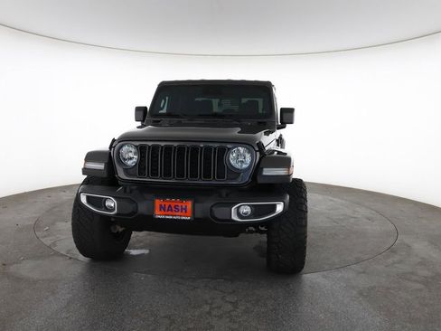 Used 2024 Jeep Gladiator Sport AWD/4WD image 4