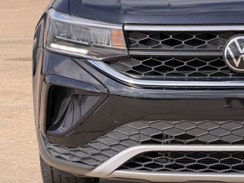 Used 2024 Volkswagen Taos SE image 5