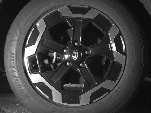 Used 2025 Hyundai Santa Fe SEL FWD image 15