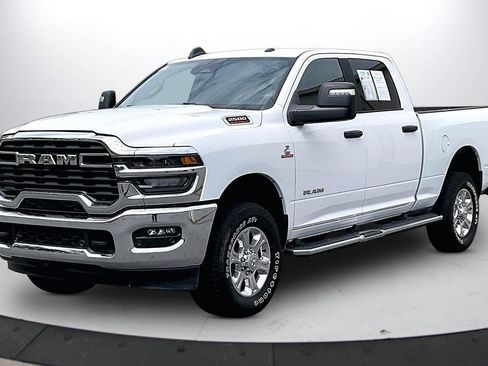 Used 2025 RAM 2500 Big Horn AWD/4WD image 4