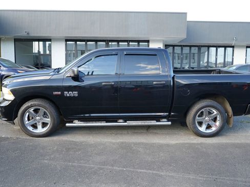 Used 2015 RAM 1500 Express RWD image 2