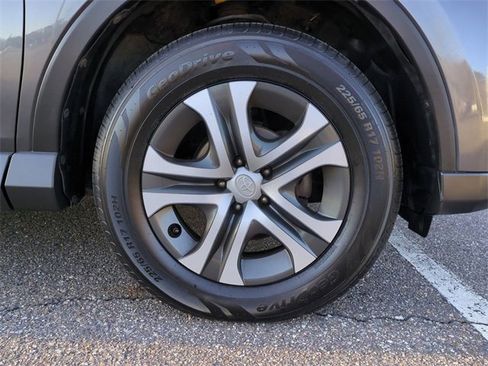 Used 2018 Toyota RAV4 LE image 11