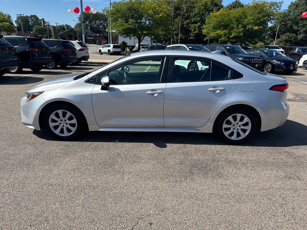Used 2024 Toyota Corolla LE FWD image 4
