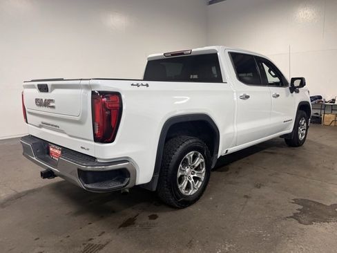 Used 2024 GMC Sierra 1500 SLT image 3