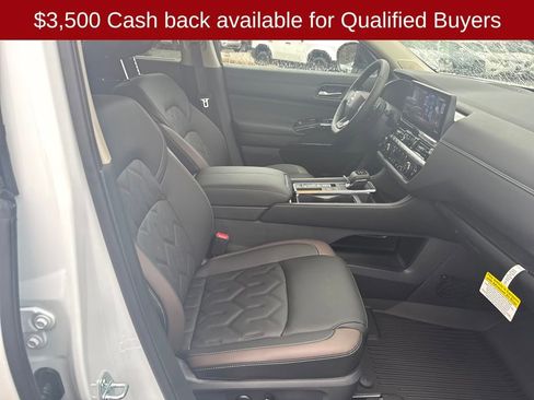 New 2026 Nissan Pathfinder Platinum image 40